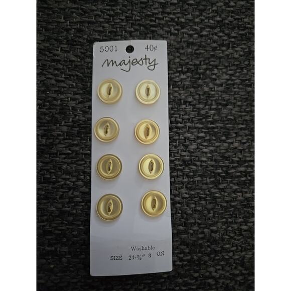 Four Sets of Vintage Buttons Le Chic, Le Bouton, Majesty, and La Petite - Picture 5 of 6